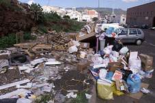 Las islas est&aacute;n llenas de basura