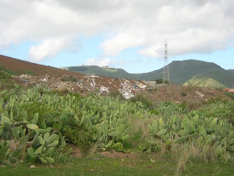 Bajo las monta�as de tierra