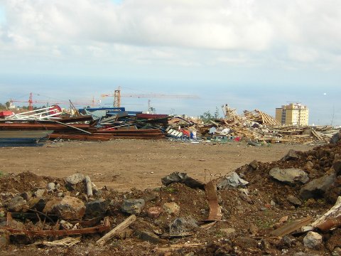 En el centro del vertedero