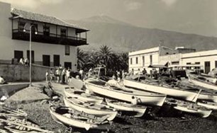 Muelle pesquero de Puerto de la Cruz, visto hacia el suroeste