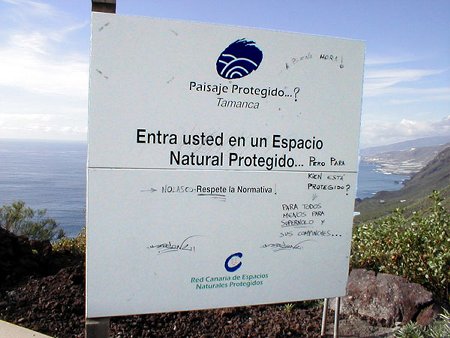 el cartel del espacio protegido