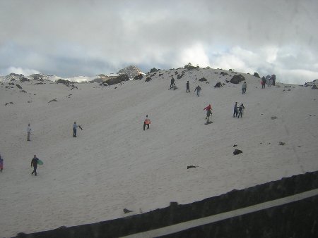 Tir�ndose por la nieve