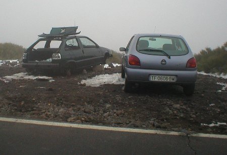 Coche tirado en Las Ca�adas
