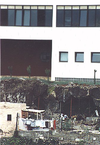 el hotel escuela, apuntalado...