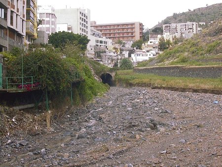 Tras el Colegio de Arquitectos
