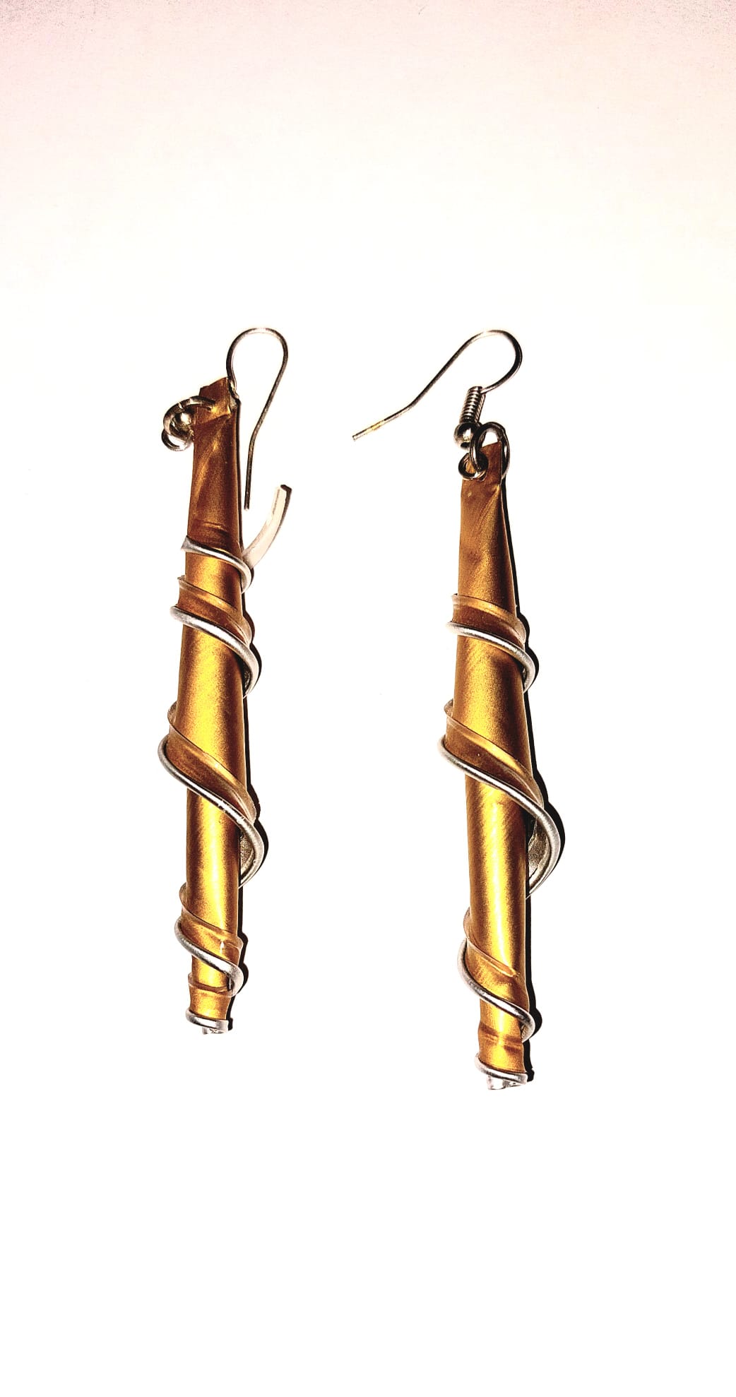 Zarcillo espiral dorado